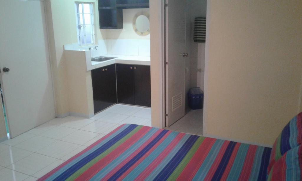 Christopher B&B And Apartments (Adults Only) Paranaque City Dış mekan fotoğraf